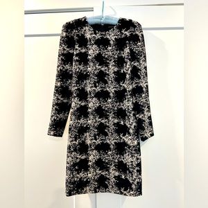 Gorgeous Club Monaco long sleeve dress in black and white pattern. Lined.